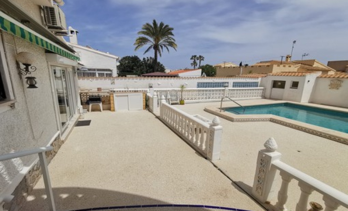 3 Chambres, Villa, À Vendre, 3 Salles de bain, Listing ID 2623, ORIHUELA COSTA, ALICANTE, Espagne,